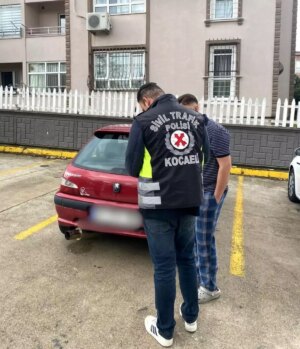 kocaelide dugun konvoyunda gurultu yapan surucuye 10 bin tl ceza DvWTOxmk.jpg