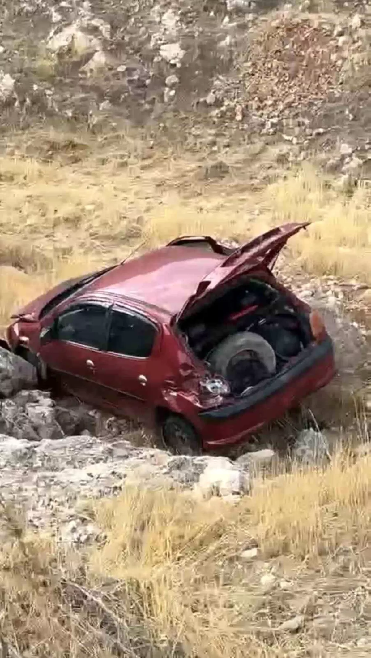 mardinde sarampole devrilen otomobilin surucusu yaralandi qKmv1GWv.jpg