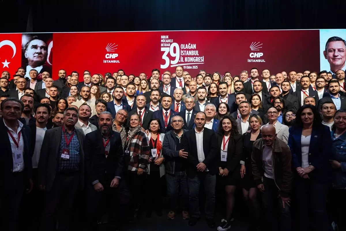 ozgur celik chp istanbul il baskanligina yeniden secildi Rh9Lnlla.jpg